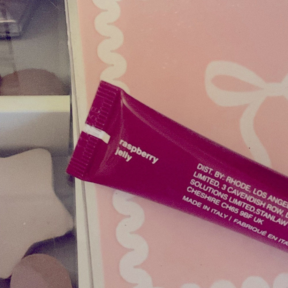 Rhode Skin Peptide Lip Treatment Raspberry Jelly - Picture 4 of 4